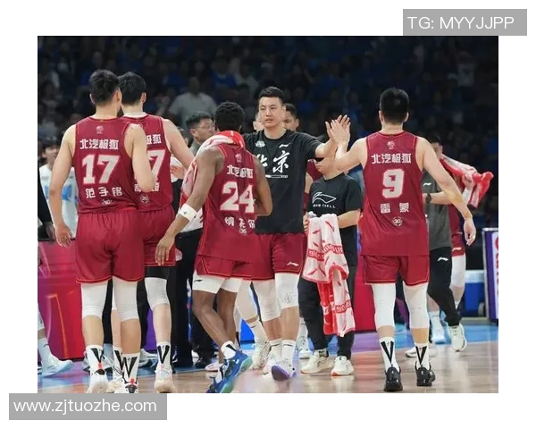 若小曾回CBA首钢阵容:周琦赵睿曾凡博陈盈骏领衔 翟晓川雷蒙在列